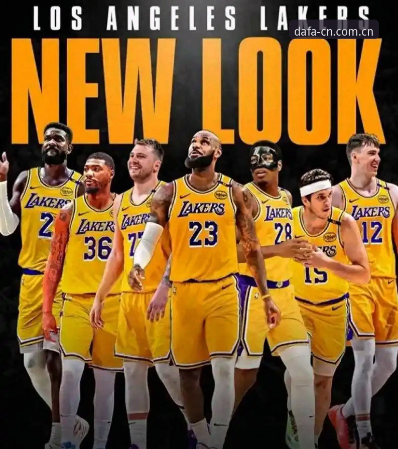 NBA湖人队的一则人员变动公告，在休赛期里掀起了不小涟漪。6月23日，前鹈鹕篮球分析协调员多米尼克·萨曼吉在X平台官宣，正式以篮球分析师身份加盟洛杉矶湖人，感谢了雷迪克教练组与管理层的信任。这条消息本身不过百字，但背后牵引出的，是湖人管理层一长串待解的方程式：勒布朗·詹姆斯与奥斯汀·里夫斯双双进入自由球员市场，八村塁与卢克·肯纳德的续约谈判，以及最核心的——卢卡·东契奇提出的引援需求：一名精英级中锋，外加更多稳定射手。
